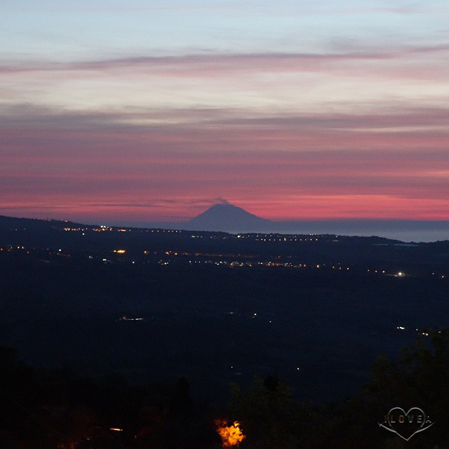Nature#panorama #pointofview #sunsetlovers #sunset #dusk #sky #clouds #sea #landscape #picoftheday #photooftheday #bestoftheday #vibo #calabria #italia #stromboli #sicilia #red #shadows #ig_world #ig_calabria #instaitalia #igersitalia #calabria_bestsunset #calabriadaamare #ilovea - Instagram moment 